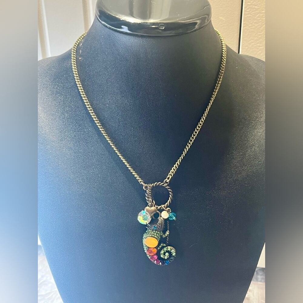 Rare Betsey Johnson Caribbean Queen crystal chameleon reptile charm necklace